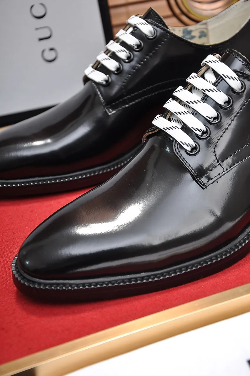 Factory batch 500💶Italy's top luxury men's shoe giant (GUCCI) (Gucci) (full cowhide lining) new arrival🍃Original European style🔰 Pleasant to the eye😍In order to make the shoes more durable and non-deformable🌀The production continues to follow traditional methods but there is still no lack of innovation💪Select original sheepskin for the leather♻️Smooth, natural and extra bright⭐Made of imported cowhide The rich man’s first choice 38-44 yards